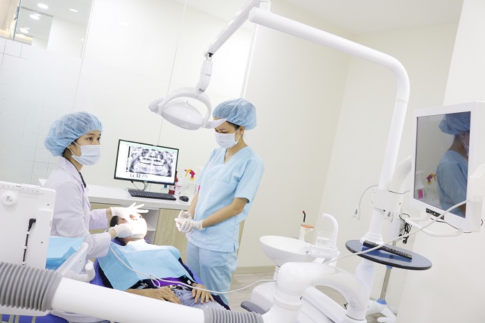 Các yếu tố ảnh hưởng đến giá điều trị sâu răng